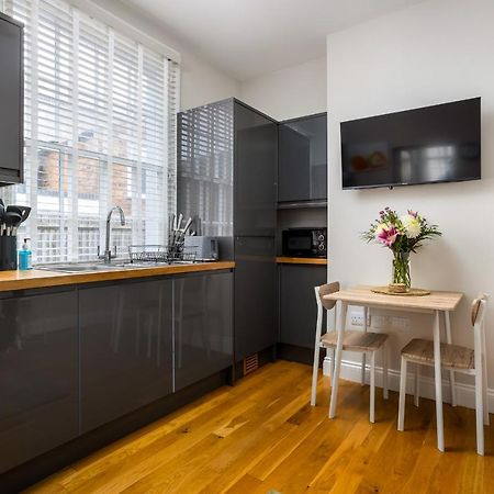 Contemporary Ground Floor Apartment - Town Centre With Parking! Τσέλτενχαμ Εξωτερικό φωτογραφία