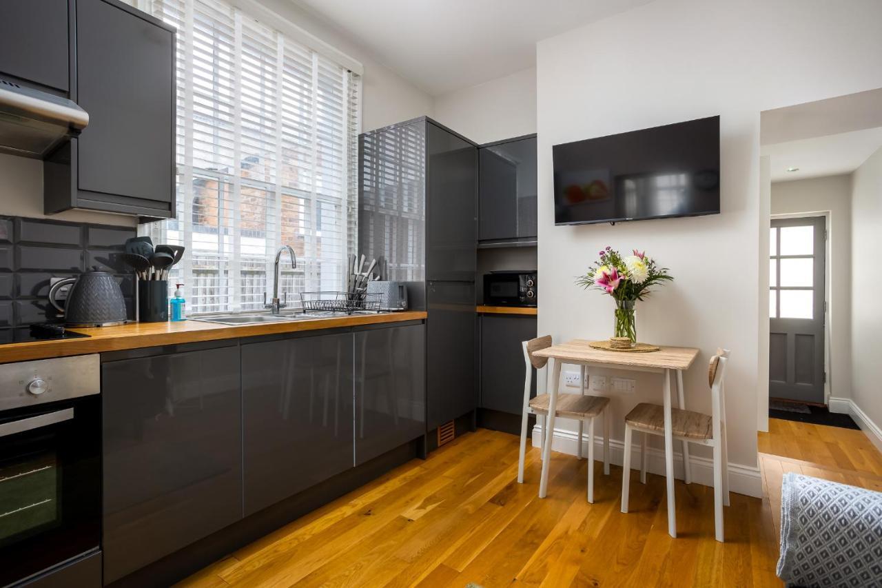 Contemporary Ground Floor Apartment - Town Centre With Parking! Τσέλτενχαμ Εξωτερικό φωτογραφία