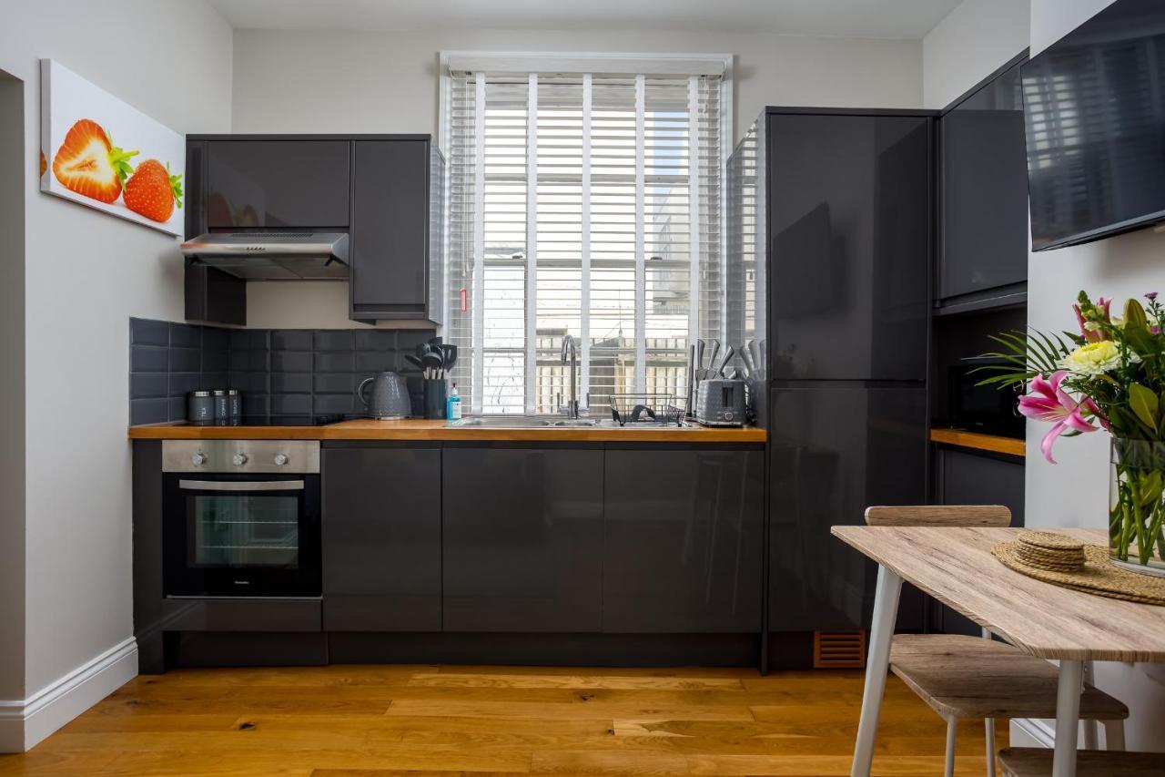 Contemporary Ground Floor Apartment - Town Centre With Parking! Τσέλτενχαμ Εξωτερικό φωτογραφία