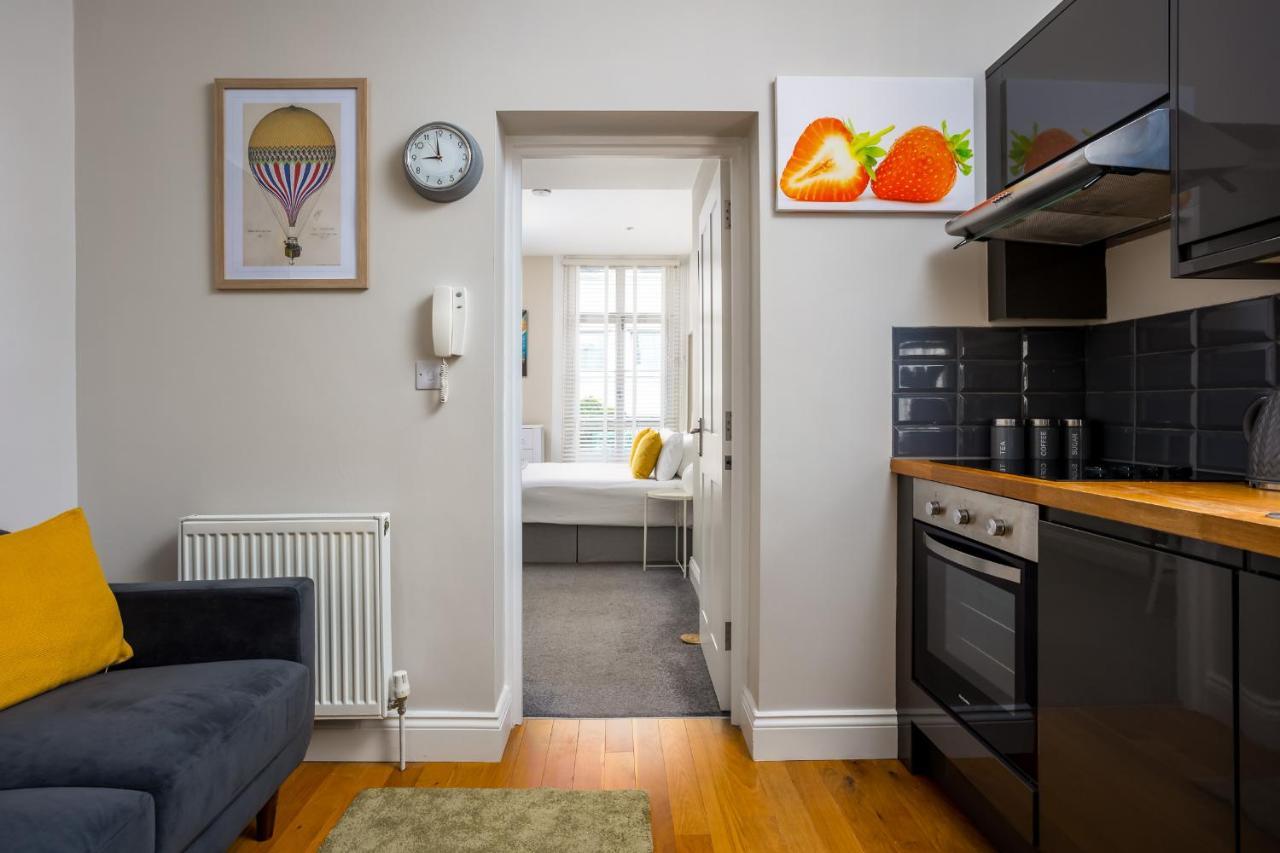 Contemporary Ground Floor Apartment - Town Centre With Parking! Τσέλτενχαμ Εξωτερικό φωτογραφία