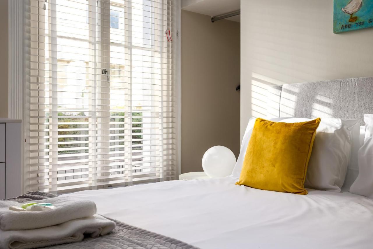 Contemporary Ground Floor Apartment - Town Centre With Parking! Τσέλτενχαμ Εξωτερικό φωτογραφία